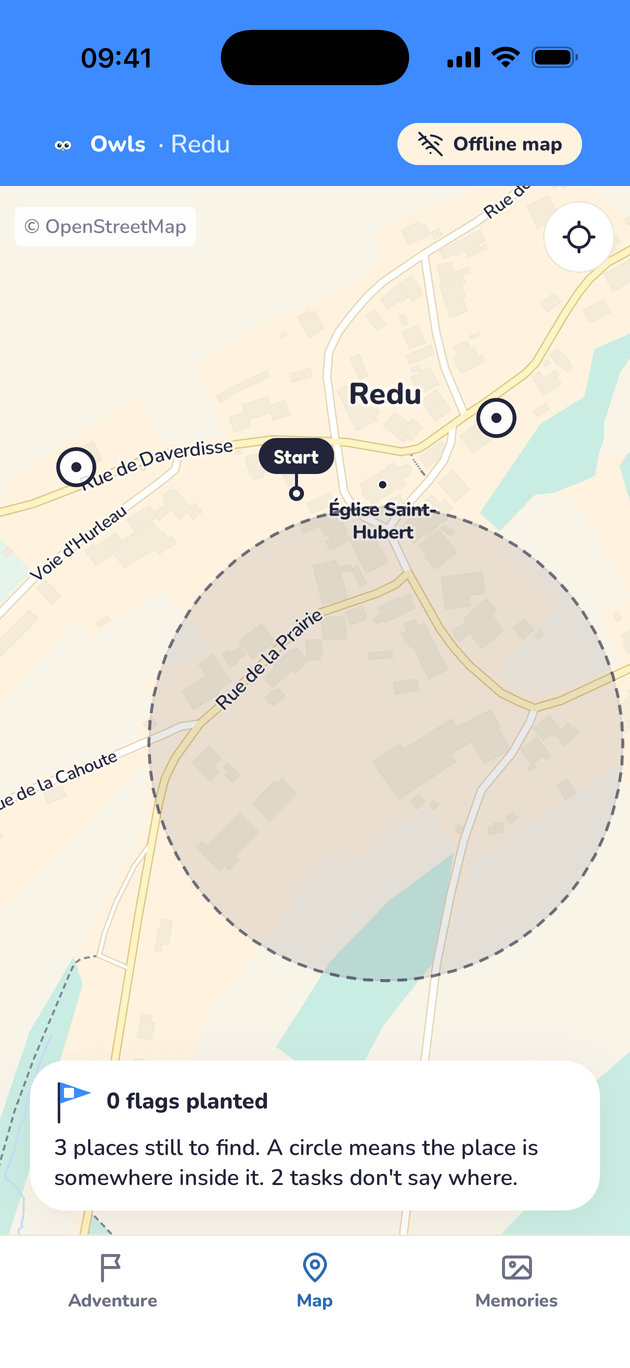 Der Tab Karte der Eulen in Redu vor der ersten Aufgabe: das Schild Start bei der Kirche, zwei Orte mit einer Zielscheibe, ein gestrichelter Kreis um einen dritten und ein Kasten mit 3 Orte noch zu finden, ein Kreis heißt, der Ort liegt irgendwo darin, und 2 Aufgaben sagen nicht, wo.